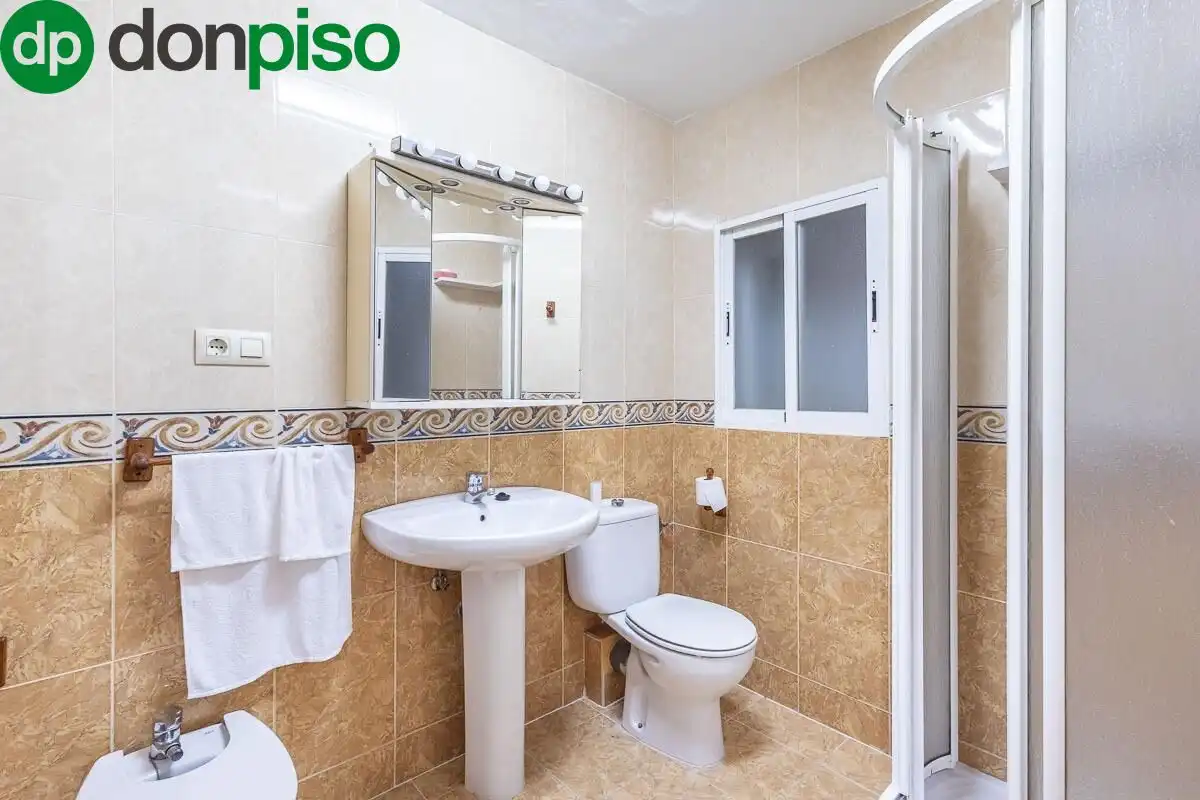 Baño de Piso en venta en Granada con Amueblado