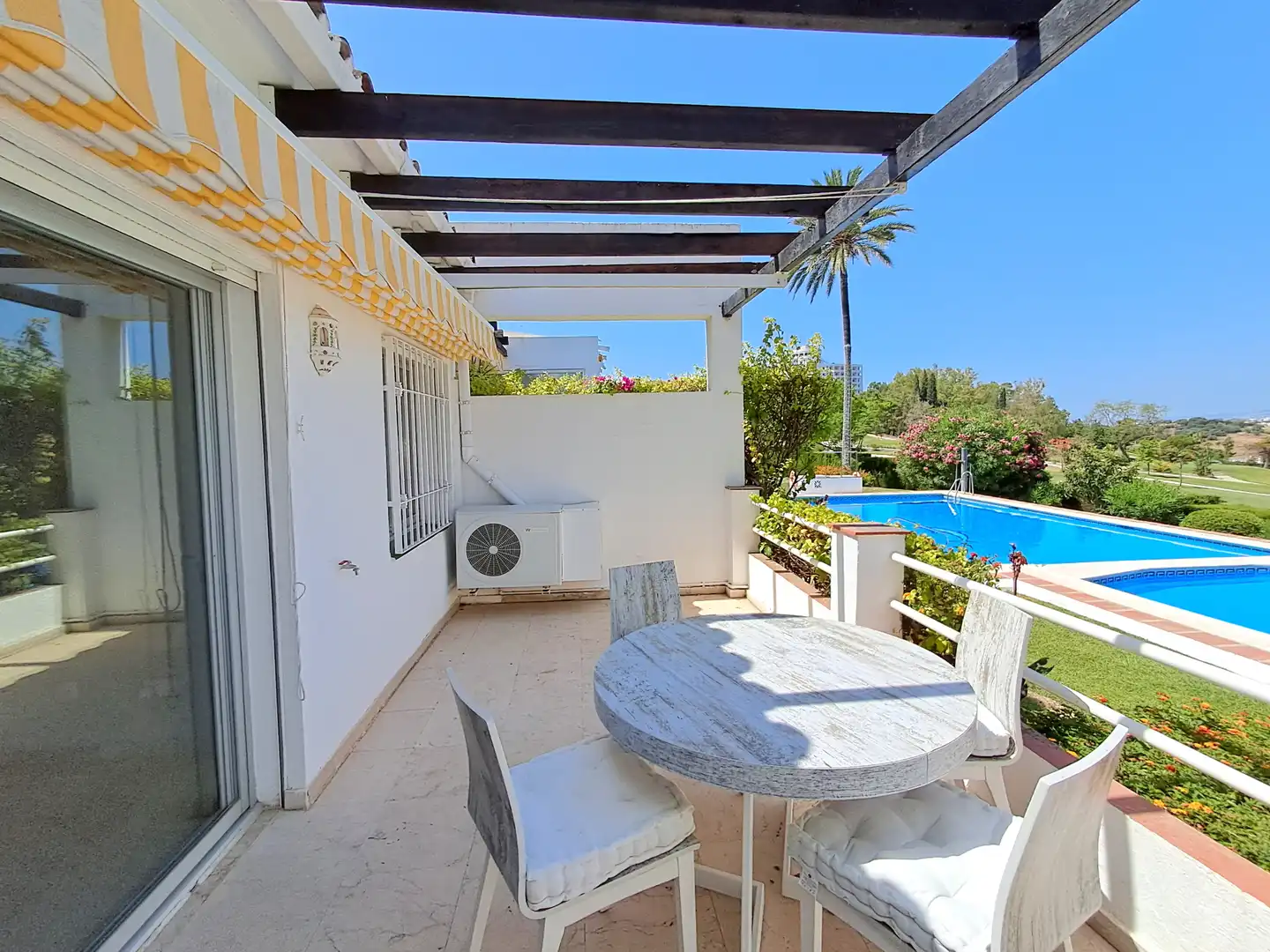 Casa a schiera con piscina in vendita a Calle Jazmín 96, imagen 3