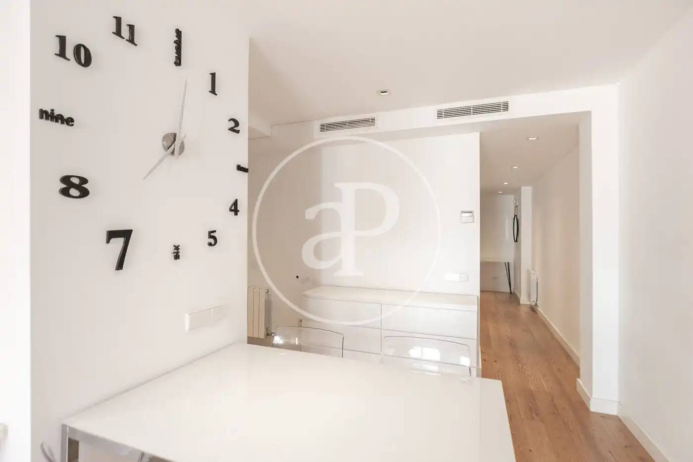 Wohnung zum Verkauf in Barcelona mit Klimaanlage, Heizung und Terrasse