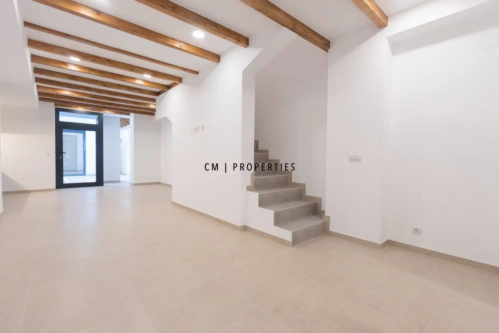 Flat for sale in Valencia  with Air Conditioner, Heating and Swimming Pool