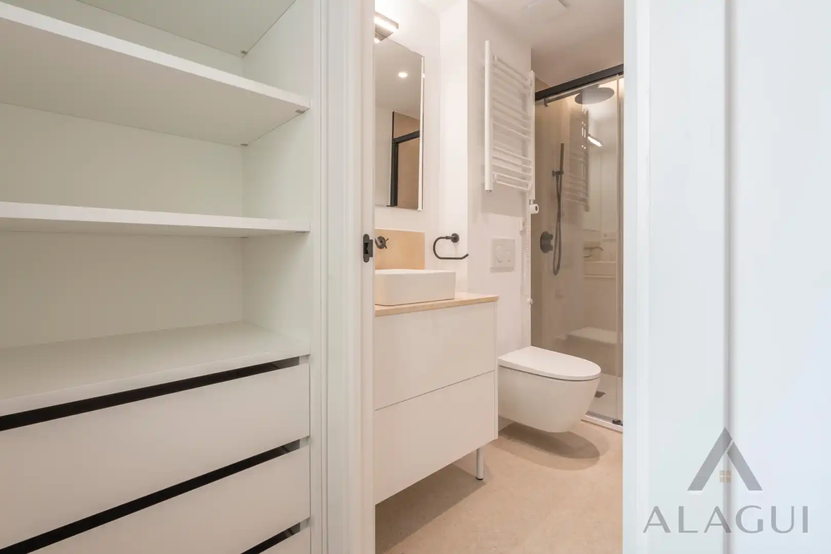 Baño de Apartamento en venta en Madrid con Aire acondicionado, Calefacción y Amueblado