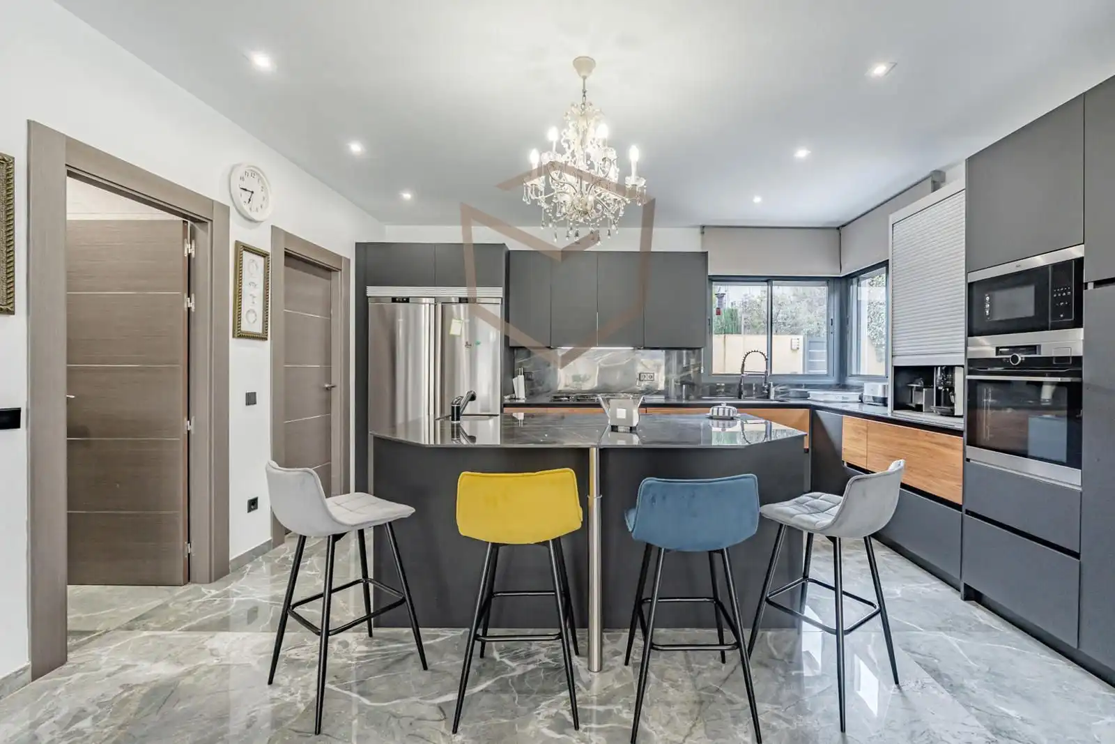 Küche von Einfamilien-Reihenhaus zum Verkauf in Pozuelo de Alarcón mit Klimaanlage, Heizung und Terrasse