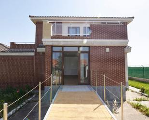 Exterior view of House or chalet for sale in Calvarrasa de Abajo  with Heating, Terrace and Swimming Pool