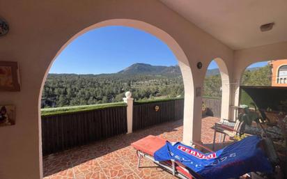 Terrassa de Casa o xalet en venda en Tibi amb Jardí privat, Terrassa i Moblat