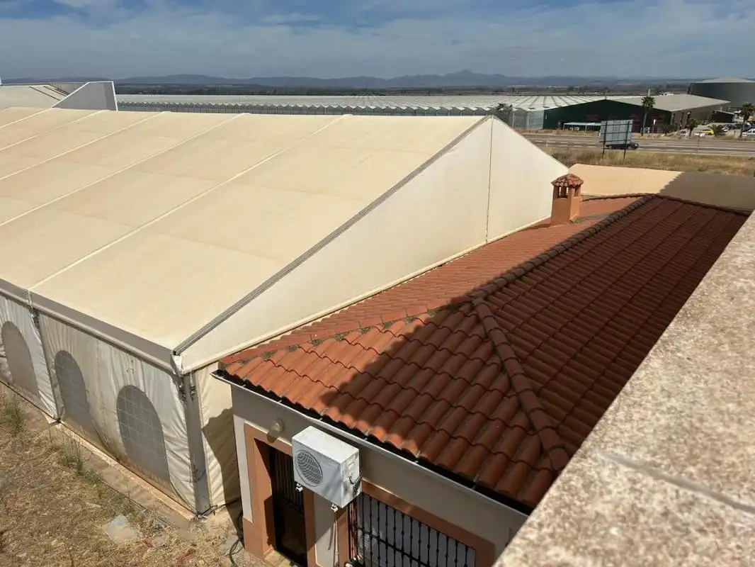 Vista exterior de Local en venta en Navalvillar de Pela con Aire acondicionado y Calefacción
