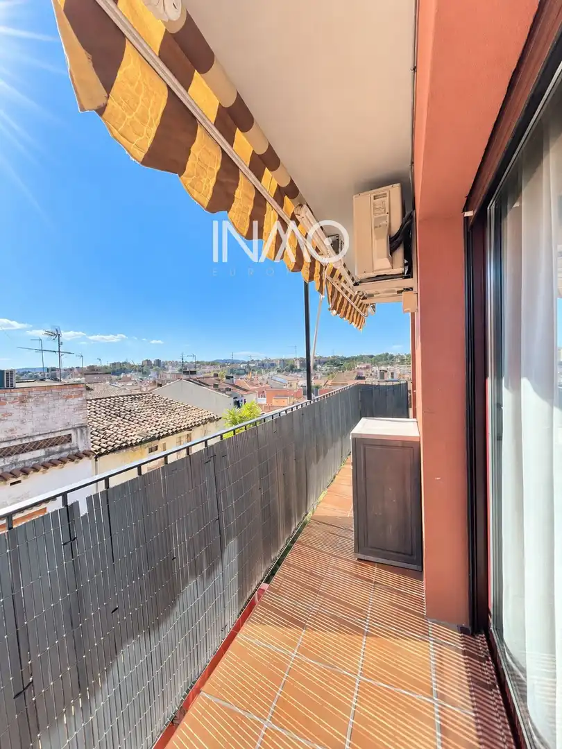 Balcony of Flat for sale in Centre