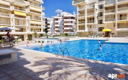 Schwimmbecken von Wohnungen zum verkauf in Salou mit Klimaanlage und Terrasse