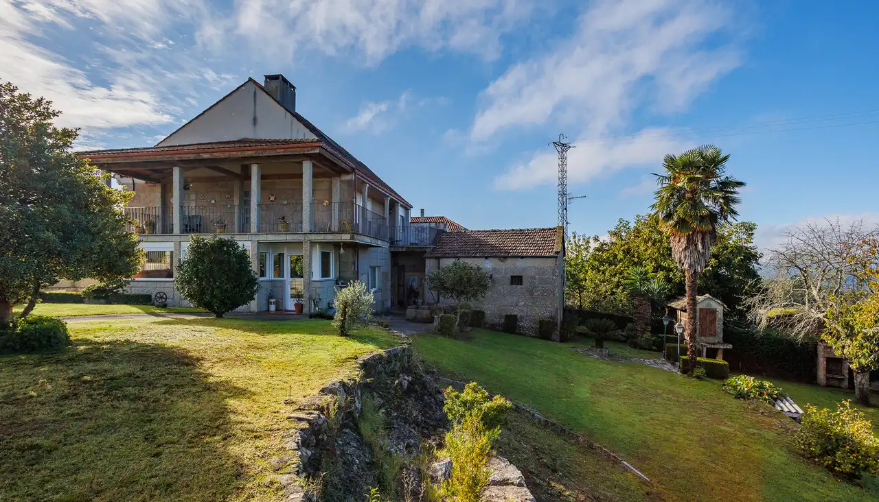 Casa amb terrassa en venda a Amoeiro