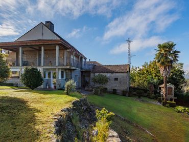 Casa con balcón en venta en Amoeiro