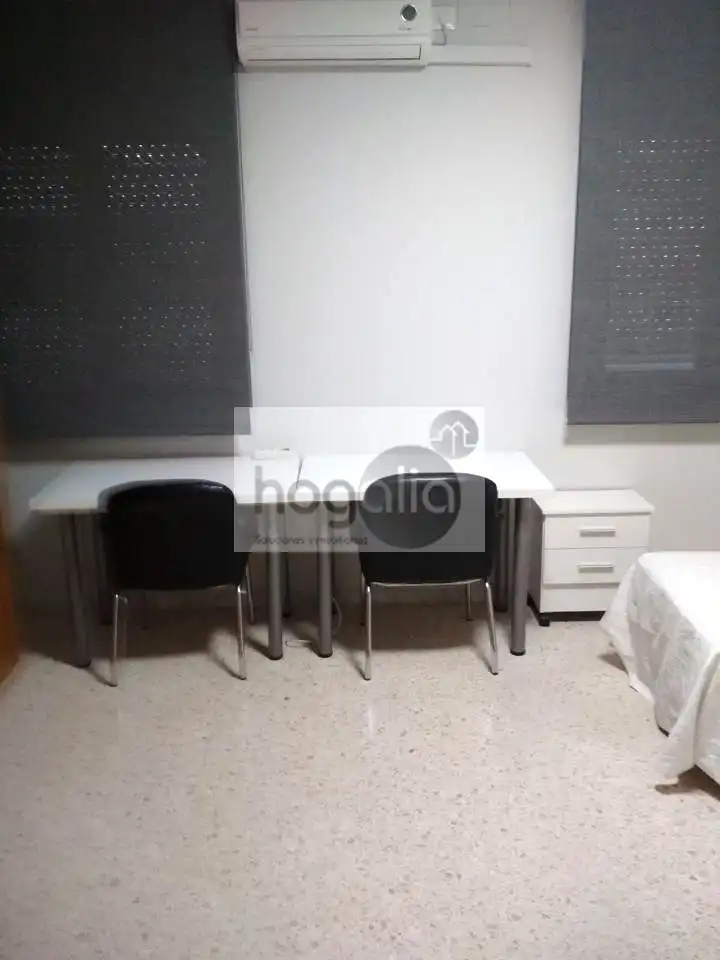 Habitación de Piso de alquiler en Sevilla con Aire acondicionado, Amueblado y Balcón
