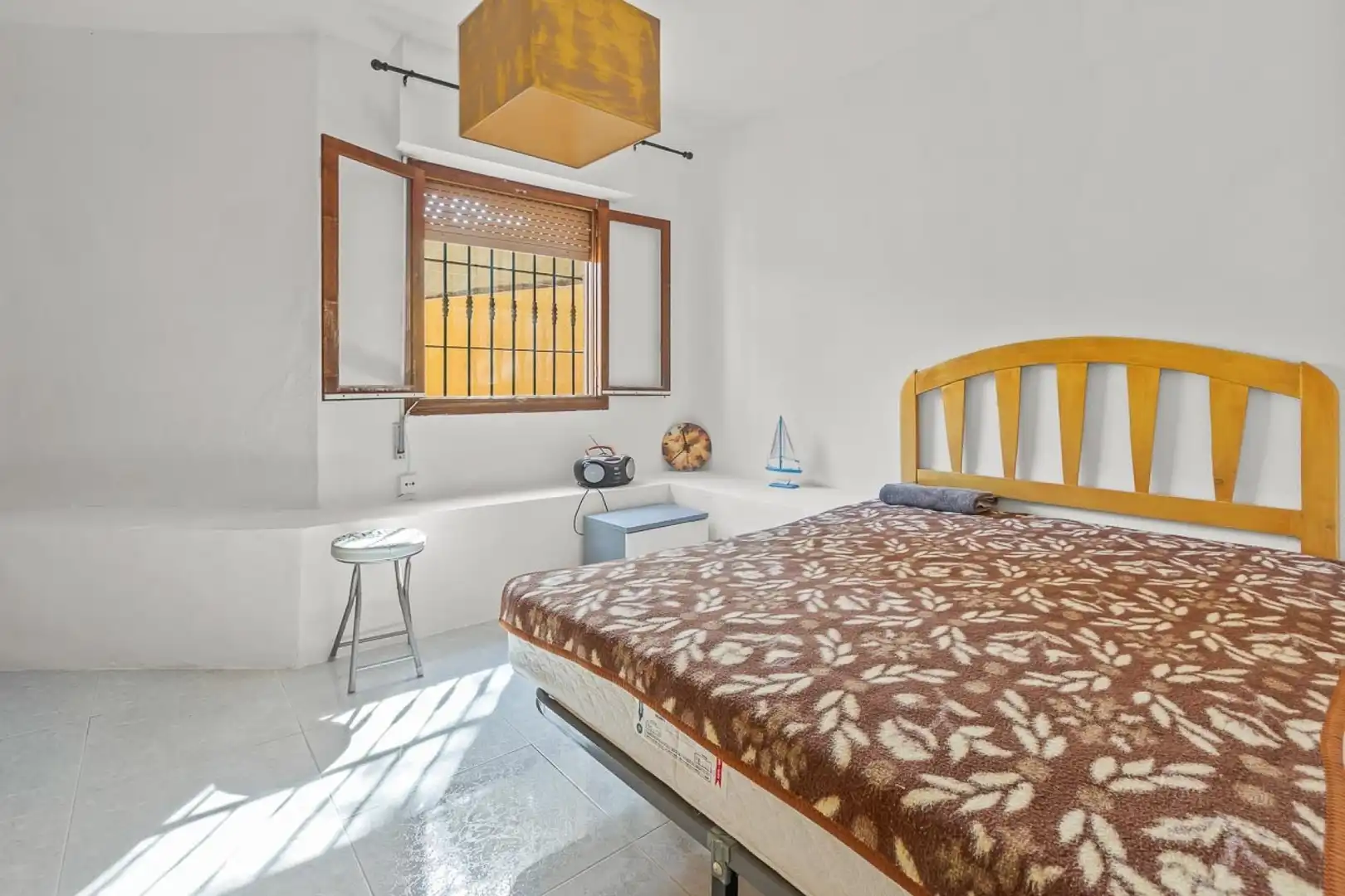 Dormitori de Casa o xalet en venda en Orihuela amb Aire condicionat, Jardí privat i Terrassa