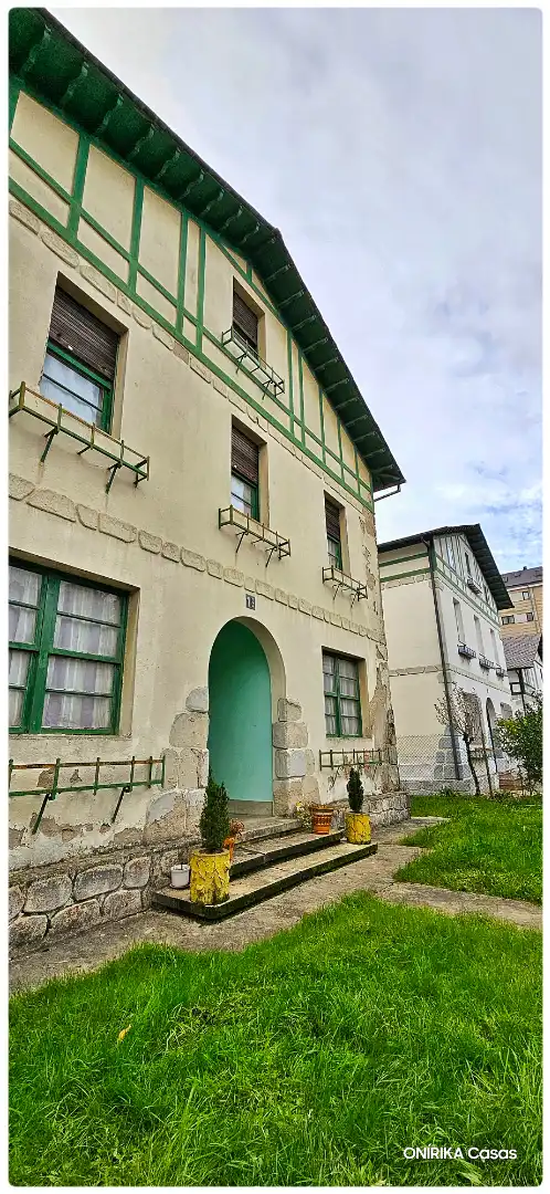 Vista exterior de Casa o xalet en venda en Lugo amb Jardí privat, Parquet i Traster