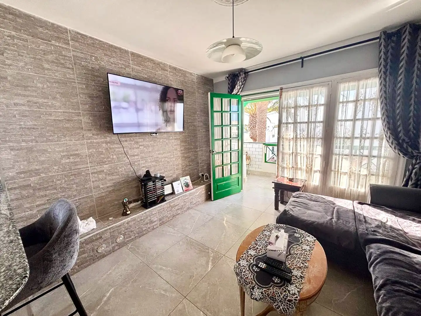 Sala de estar de Apartamento en venta en Tías con Terraza, Amueblado y Piscina comunitaria