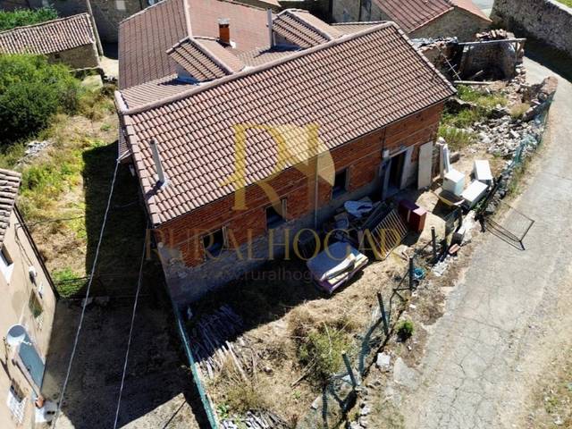 Casa-chalet en Venta en Vegacervera