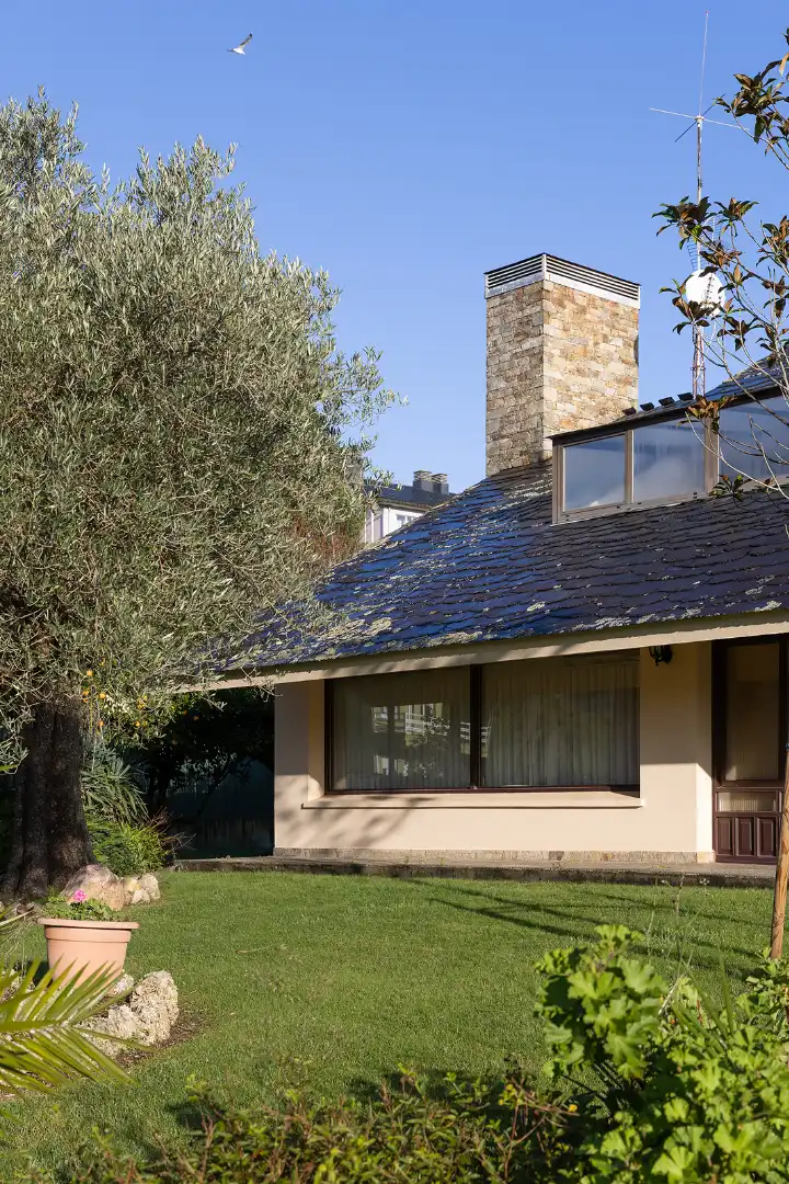 Vista exterior de Casa o chalet en venta en Oleiros con Calefacción, Jardín privado y Parquet
