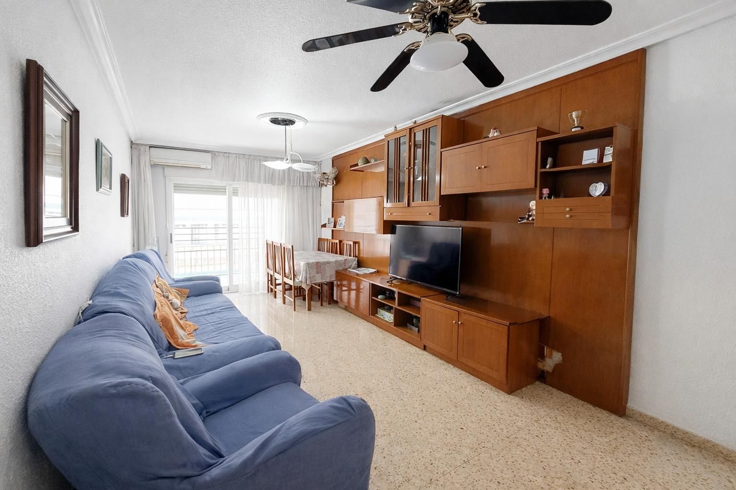 Sala d'estar de Pis en venda en Elche / Elx amb Aire condicionat, Moblat i Balcó