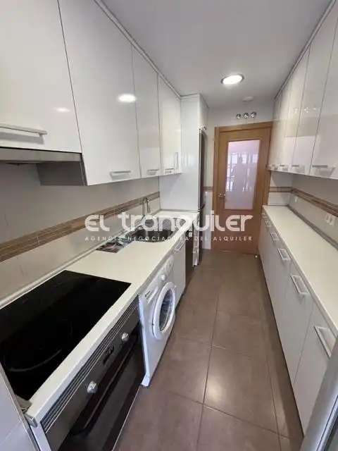 Küche von Wohnung zur Miete in Las Rozas de Madrid mit Klimaanlage, Abstellraum und Waschmaschine