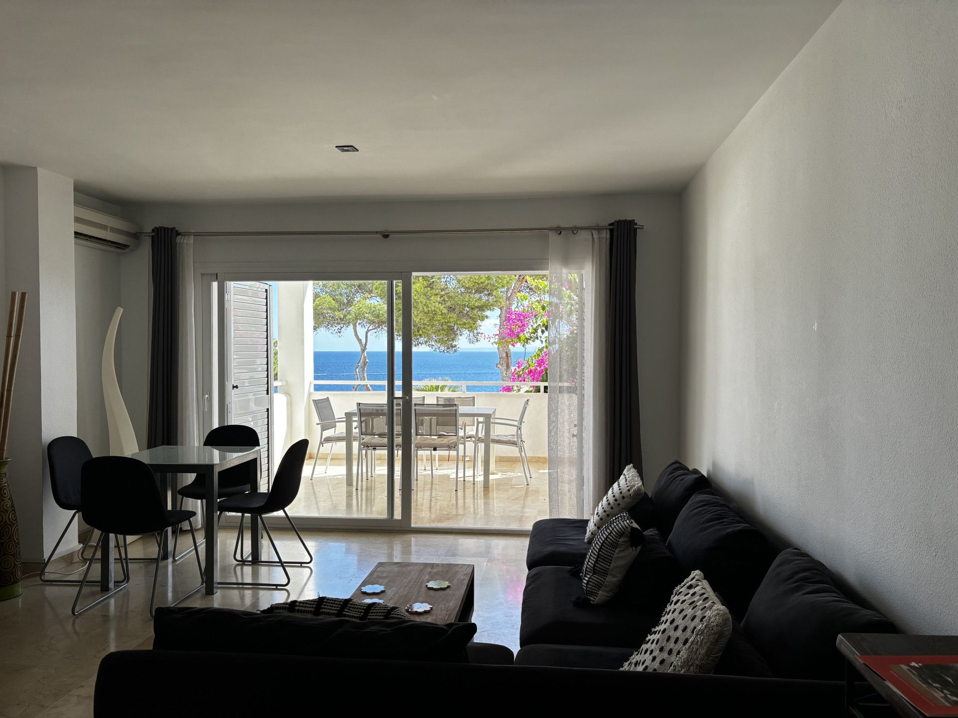 Sala de estar de Apartamento en venta en Santa Eulària des Riu con Aire acondicionado, Terraza y Piscina