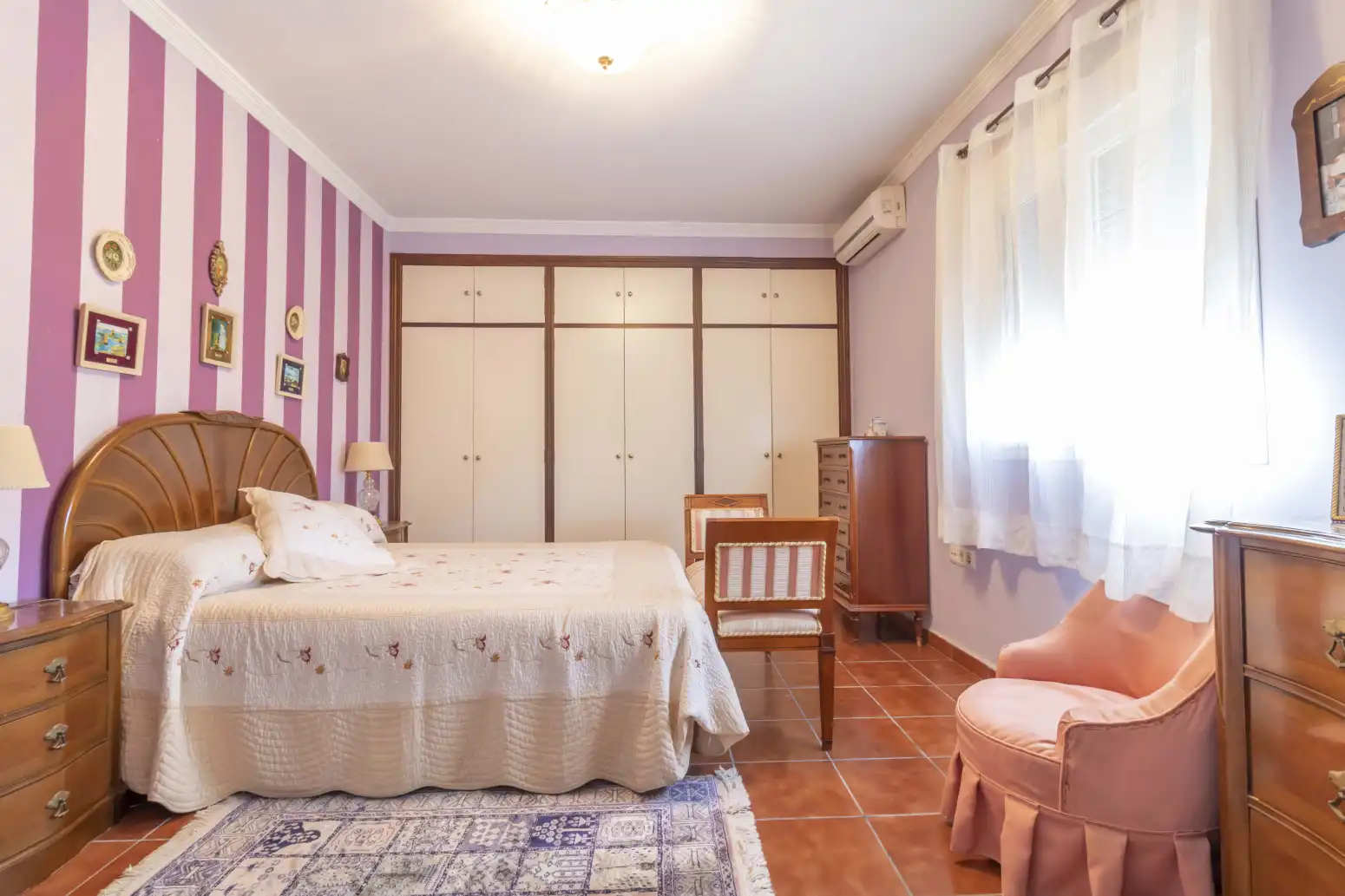 Dormitori de Casa o xalet en venda en Alcalá de Guadaira amb Aire condicionat, Terrassa i Piscina