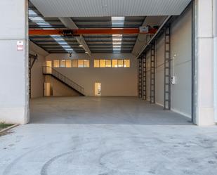 Nau industrial de lloguer a Avenida de Abril - 9 de Octubre