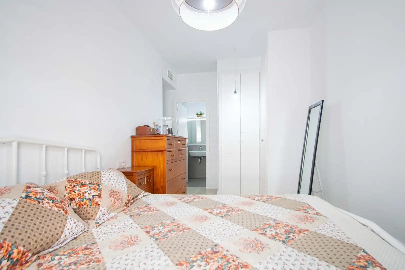 Bedroom of Flat for sale in Sevilla  with Air Conditioner, Heating and Private garden