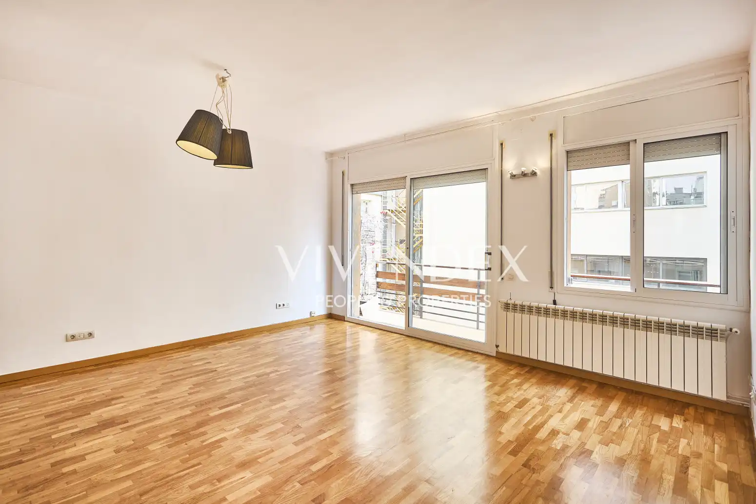 Exterior view of Flat for sale in Barcelona  with Heating, Parquet flooring and Balcony