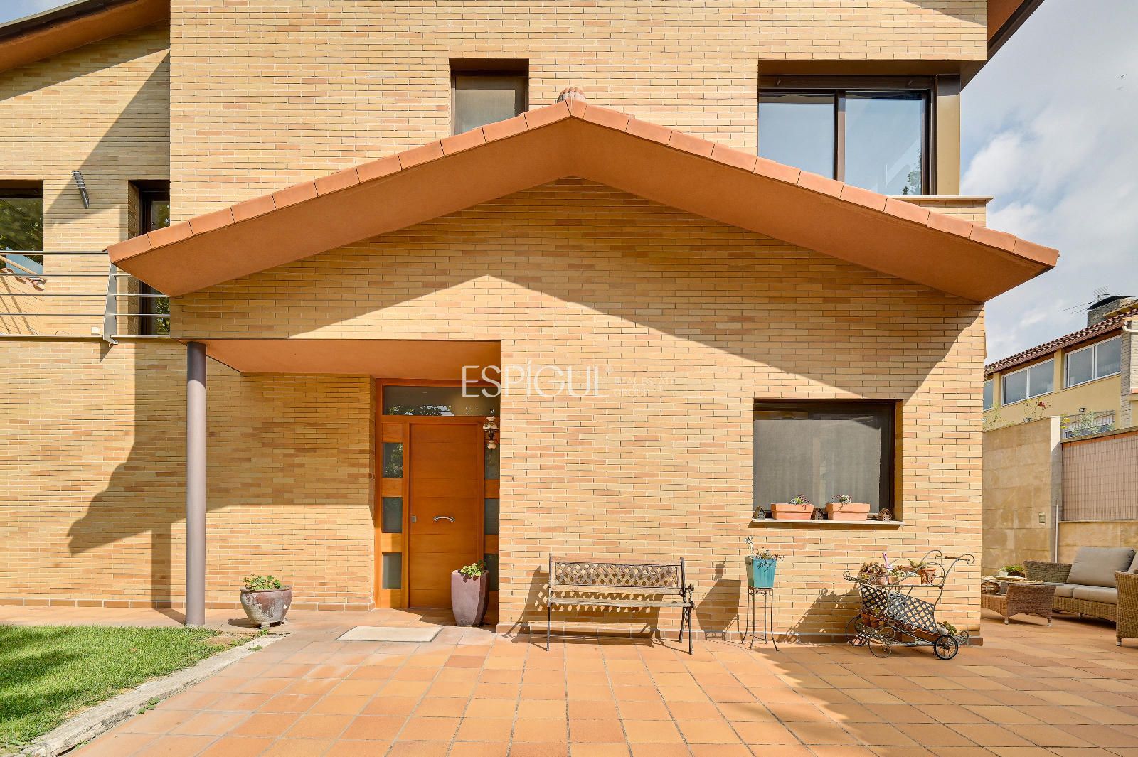 Exterior view of House or chalet for sale in Sant Cugat del Vallès  with Heating, Storage room and Swimming Pool