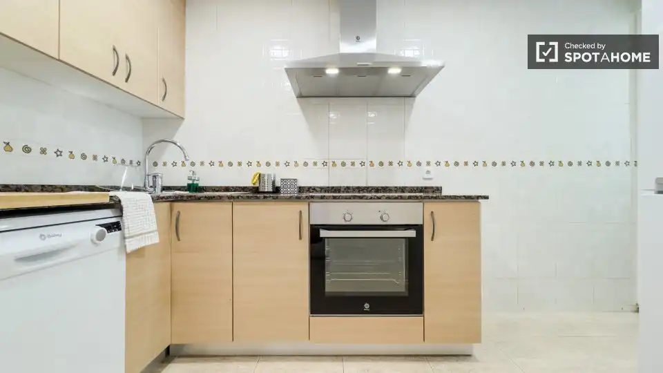 Cocina de Piso de alquiler en Barcelona con Aire acondicionado, Calefacción y Amueblado