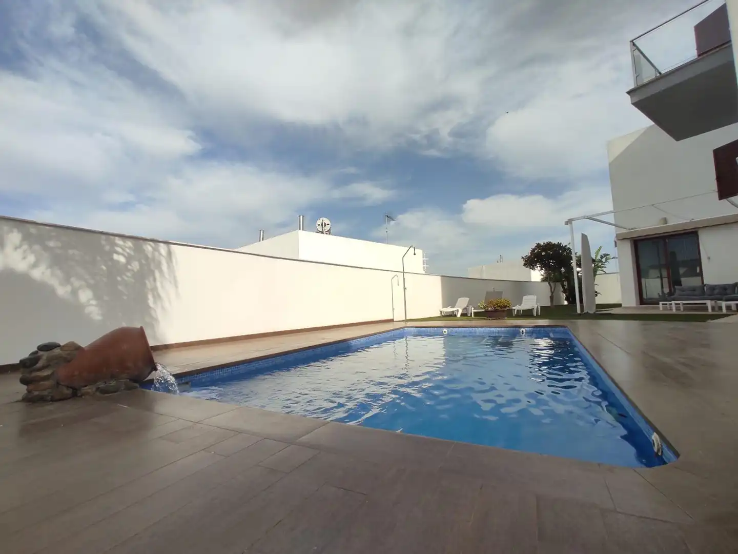Piscina de Casa o chalet de alquiler en Montequinto con Aire acondicionado, Calefacción y Jardín privado
