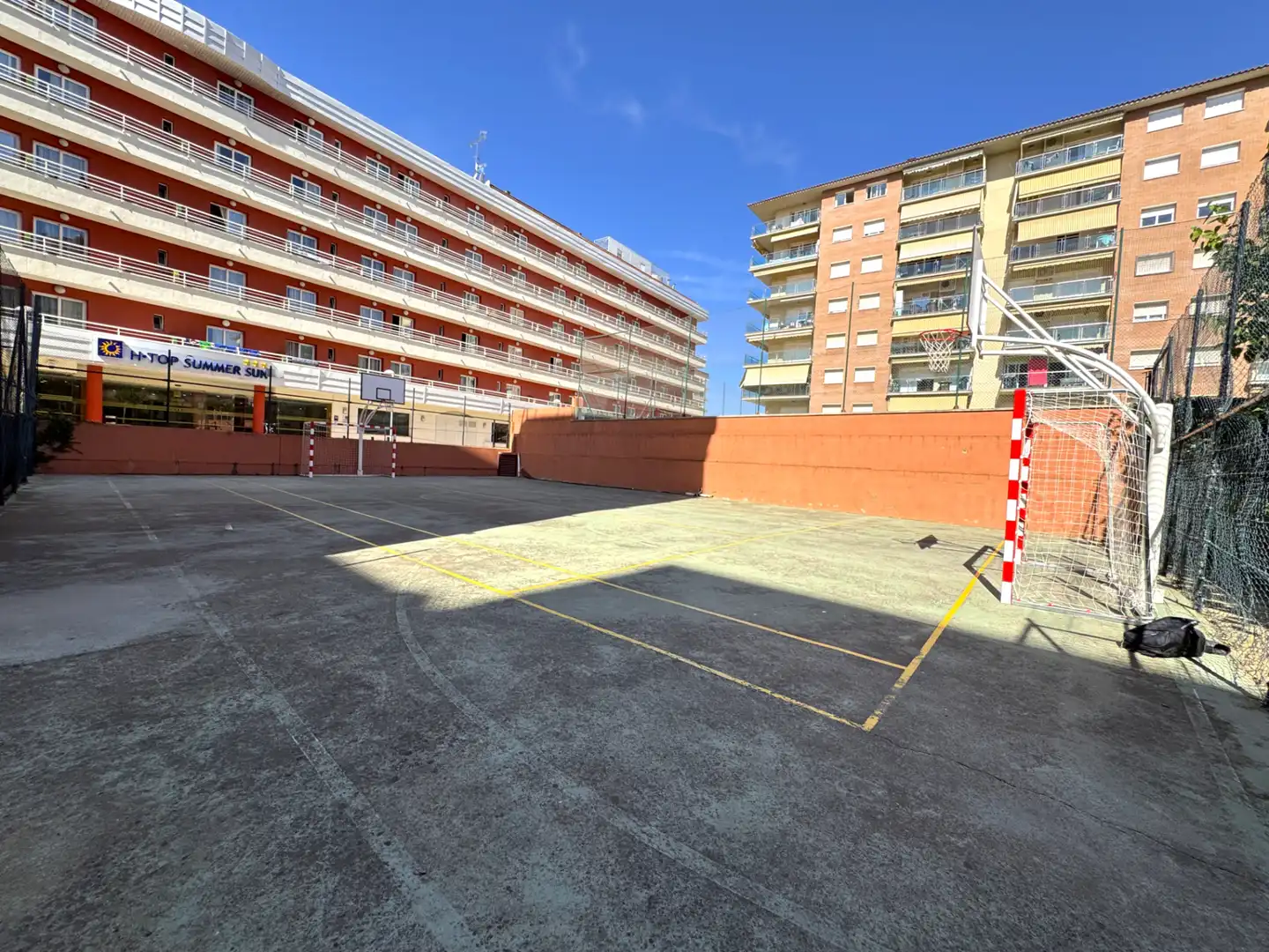 Aparcament de Pis en venda en Santa Susanna amb Aire condicionat, Jardí privat i Parquet