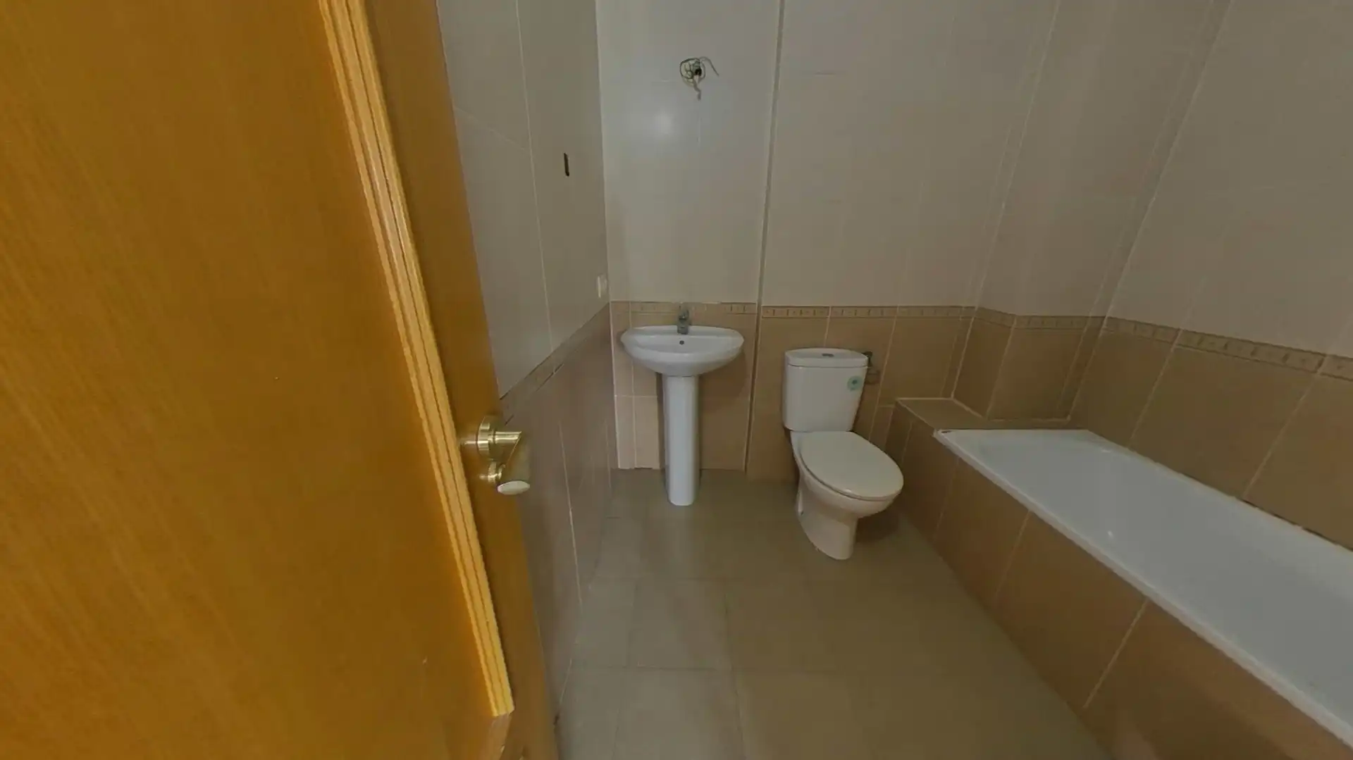 Bathroom of Apartments for sale in Cofrentes