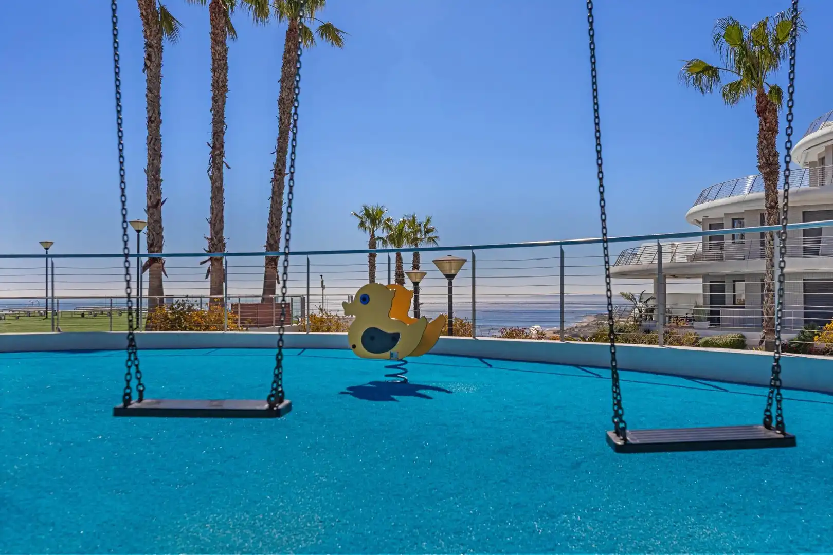 Piscina de Apartament en venda en Elche / Elx amb Aire condicionat, Calefacció i Jardí privat