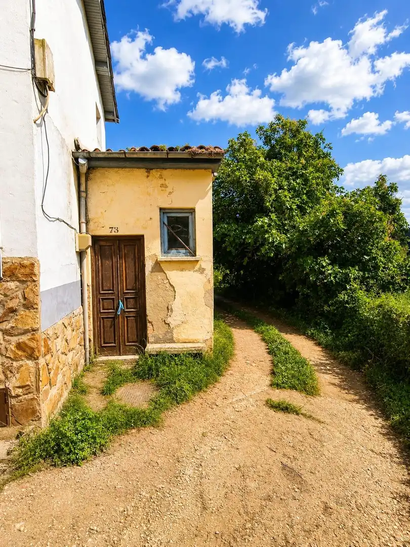 Vista exterior de Casa o xalet en venda en Lena
