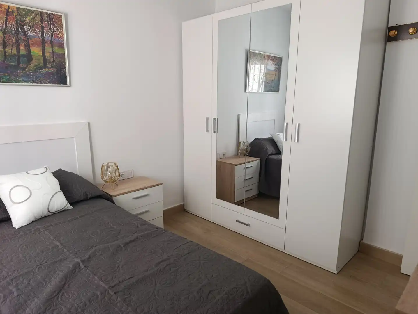Habitación de Piso de alquiler en Dos Hermanas con Aire acondicionado, Trastero y Amueblado