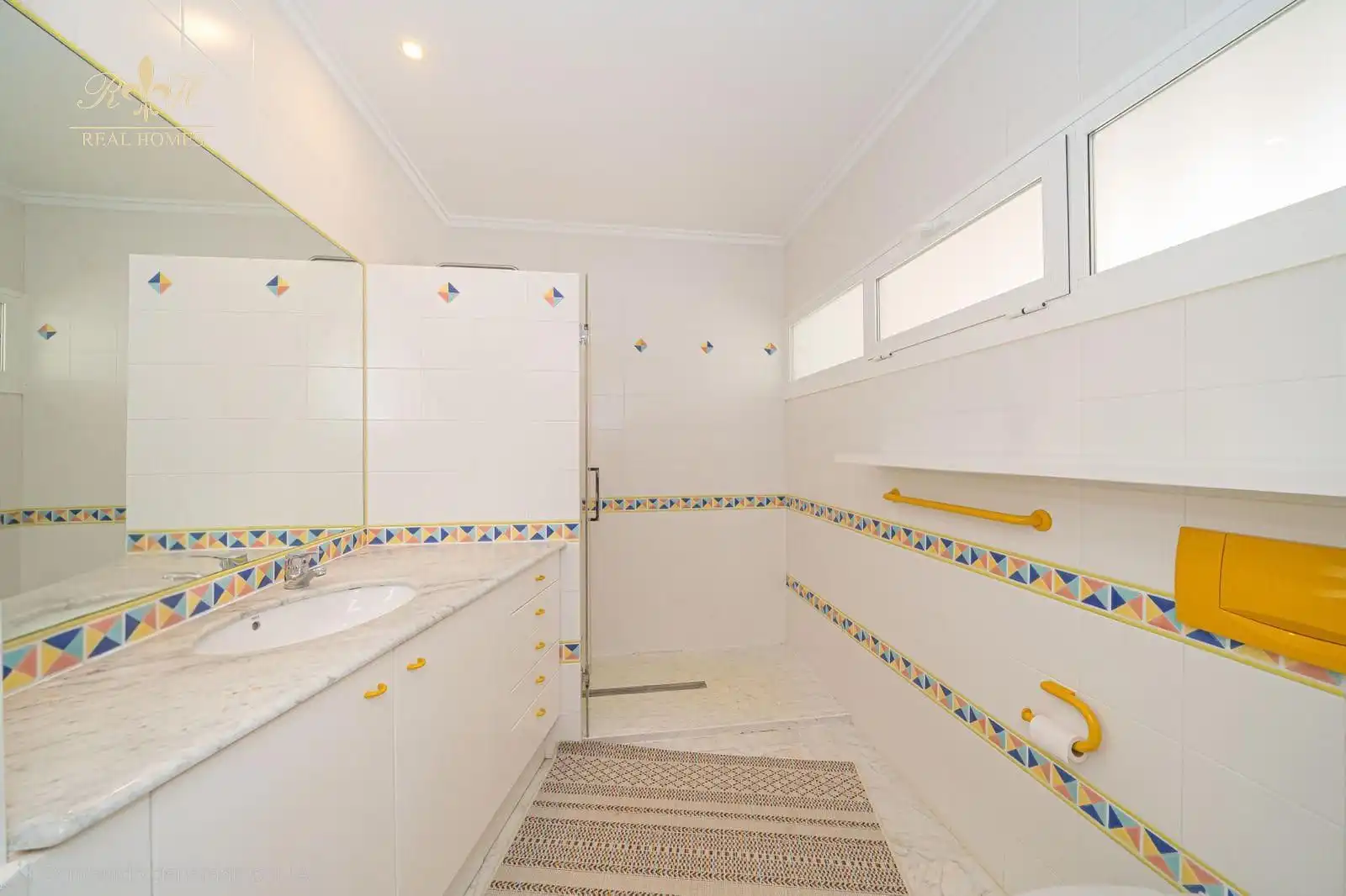 Bathroom of Houses for sale in L'Alfàs del Pi  with Air Conditioner, Terrace and Swimming Pool