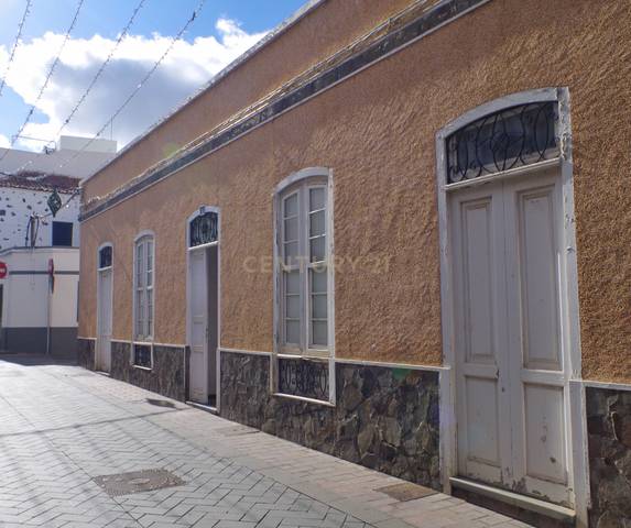 Casa-chalet en Venta en Calle Arriba, 23, Guía de Isora, Spain, -1 en Guía de Isora interior