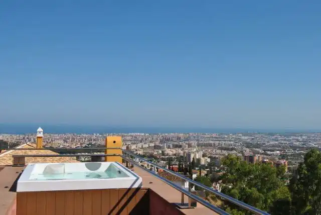Vista exterior de Casa o chalet en venta en Málaga con Aire acondicionado, Calefacción y Jardín privado