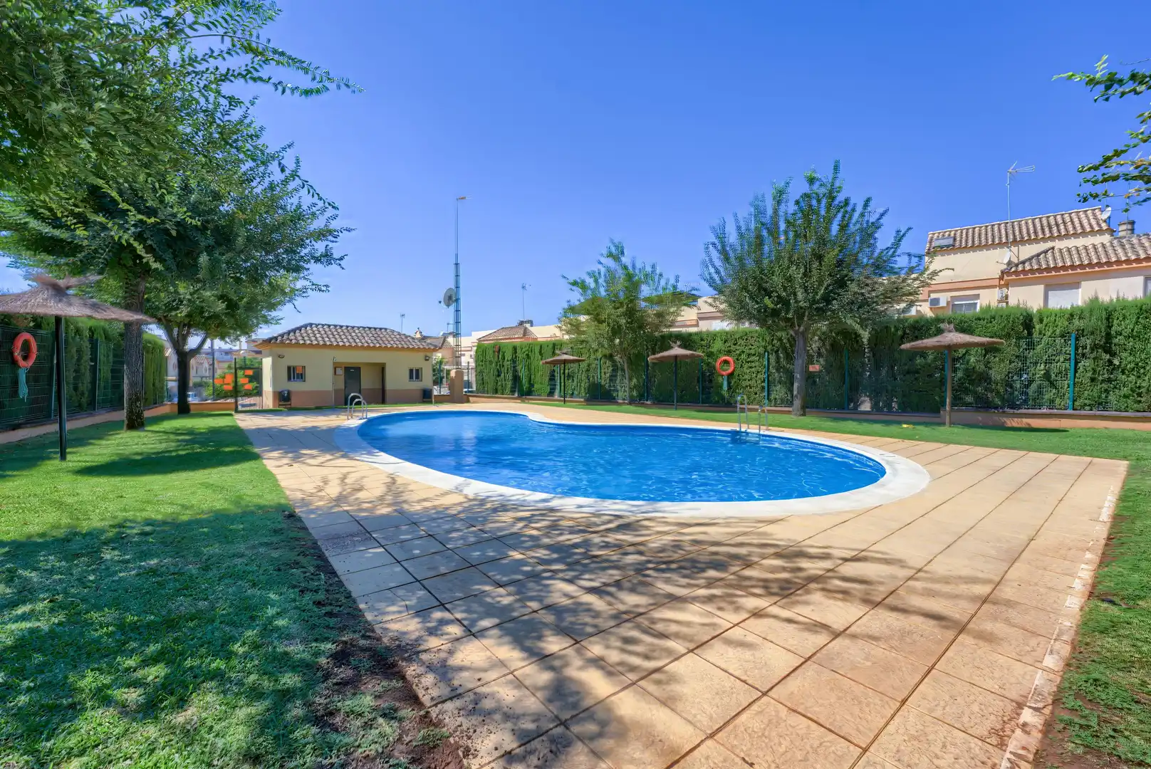 Adossat amb piscina en venda a 42 Plaza Hiladora