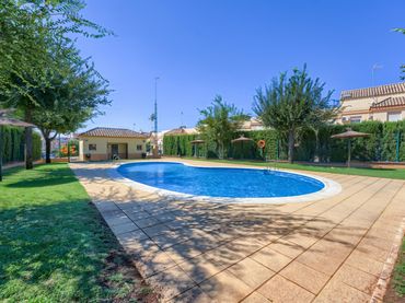 Adossat amb piscina en venda a 42 Plaza Hiladora