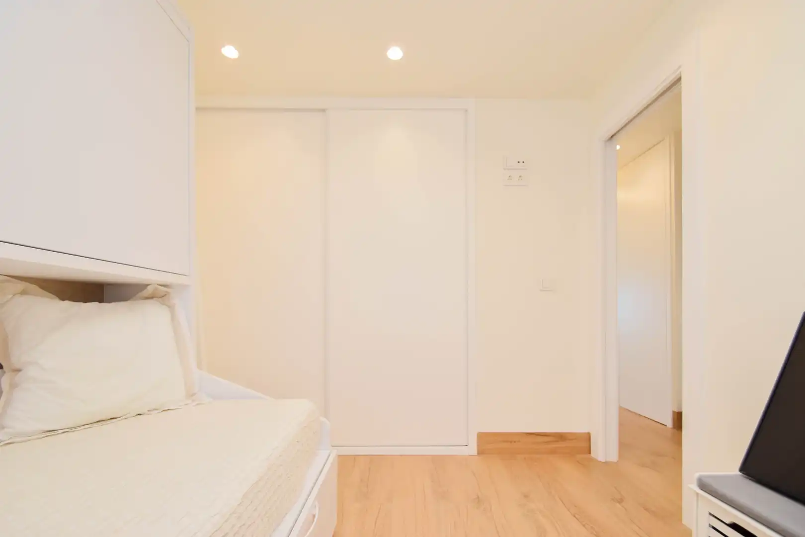 Bedroom of Flat for sale in Almuñécar  with Parquet flooring, Terrace and Furnished