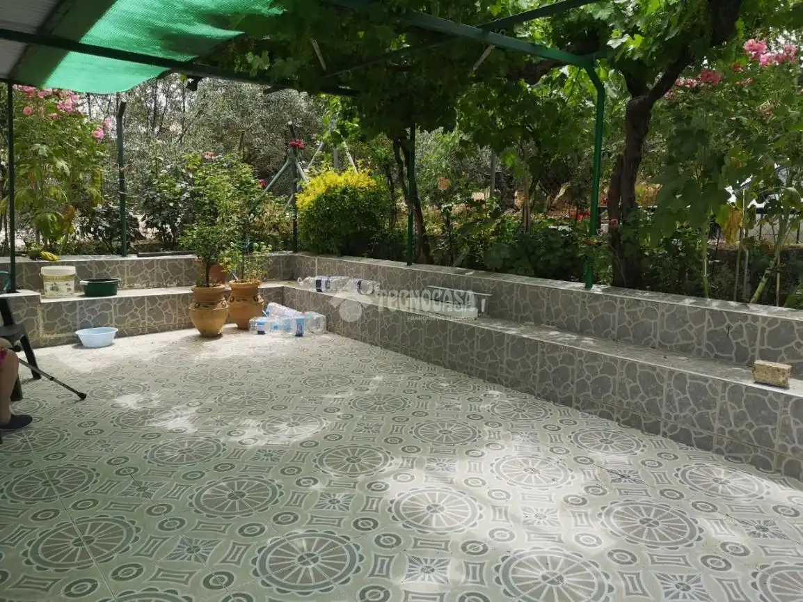 Terrassa de Finca rústica en venda en Lucena amb Jardí privat