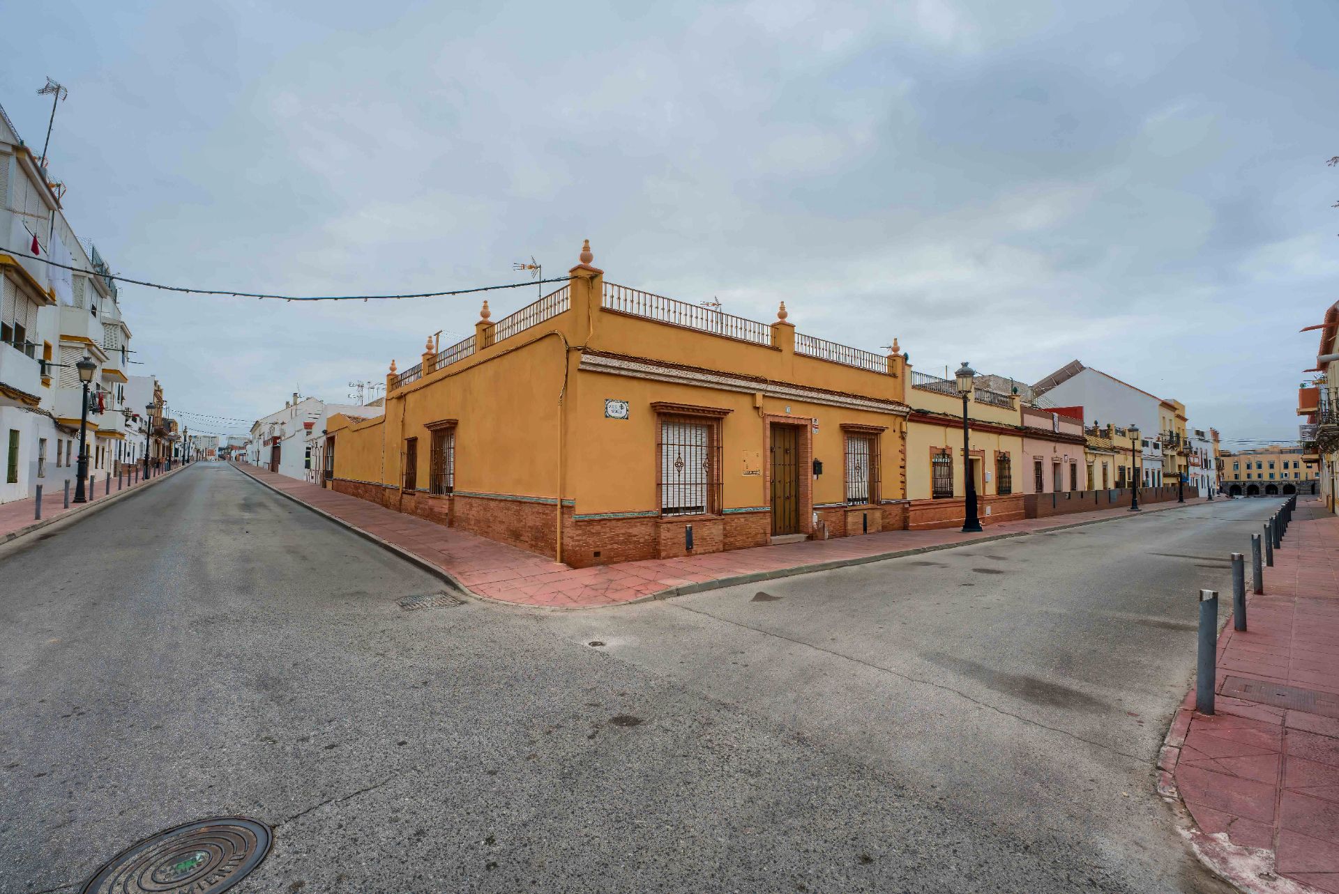 Exterior view of Single-family semi-detached for sale in Mairena del Aljarafe  with Air Conditioner, Heating and Private garden