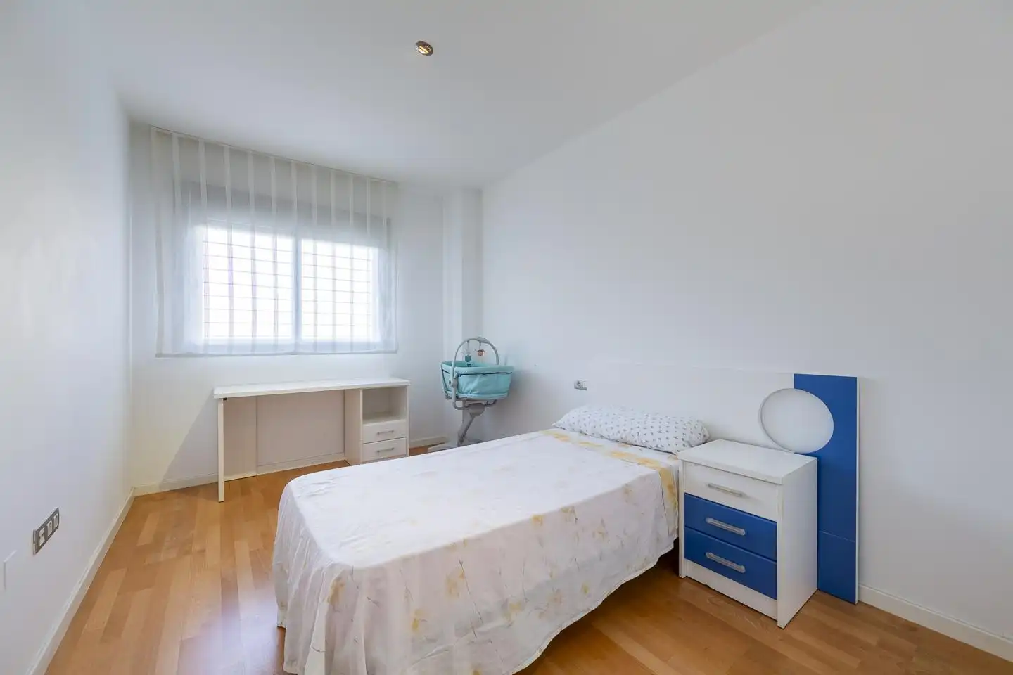 Habitación de Planta baja en venta en Almería con Aire acondicionado, Terraza y Trastero