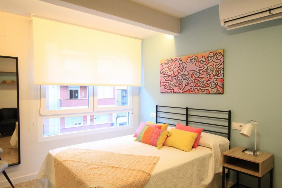 Dormitori de Apartament per a compartir en  Valencia Capital amb Aire condicionat, Moblat i Forn