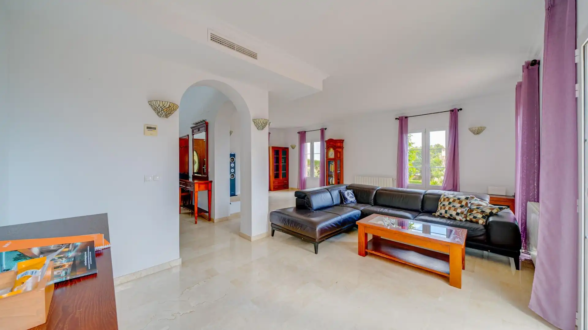 Wohnzimmer von Haus oder Chalet zum Verkauf in Finestrat mit Klimaanlage, Heizung und Privatgarten