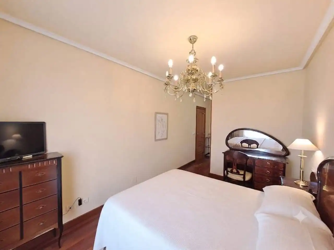 Flat for sale in Calle Sahagún, Universidad - Las Huelgas
