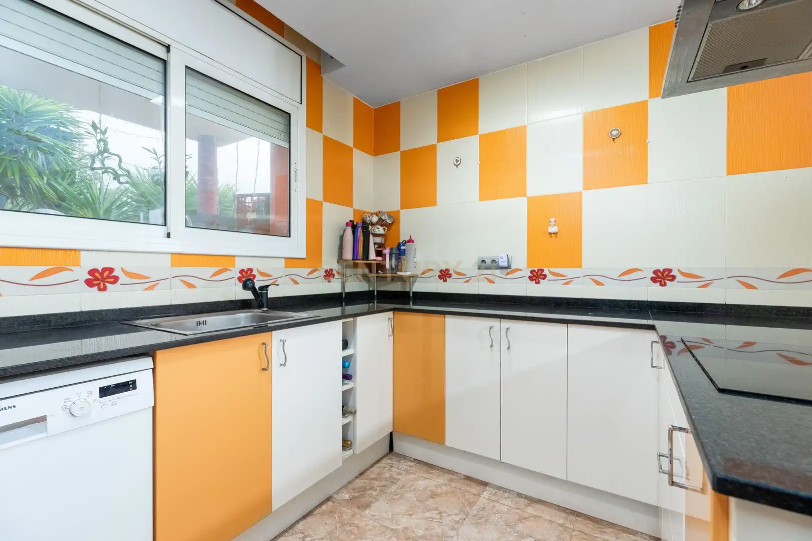 Cuina de Casa o xalet en venda en El Montmell amb Aire condicionat, Jardí privat i TV