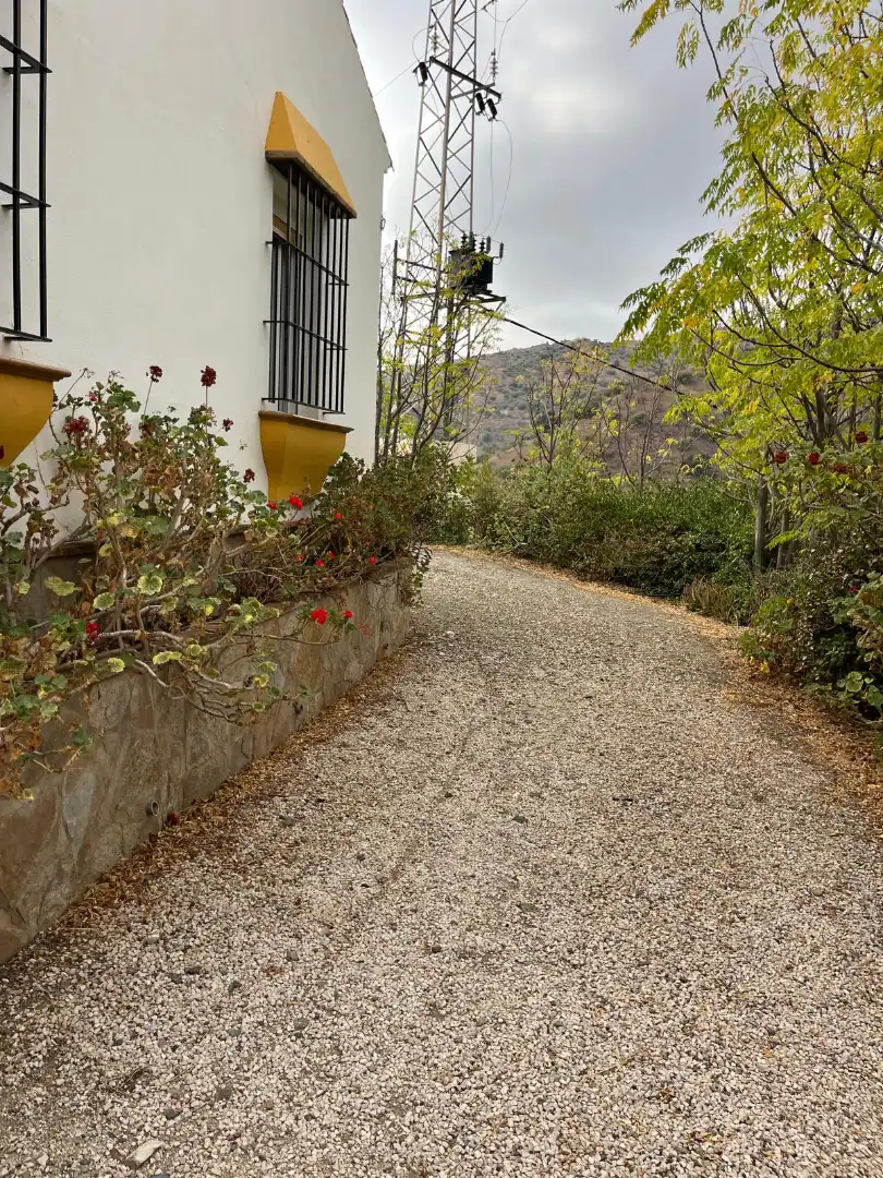 Außenansicht von Country house zur Miete in Riogordo mit Privatgarten, Schwimmbad und Möbliert