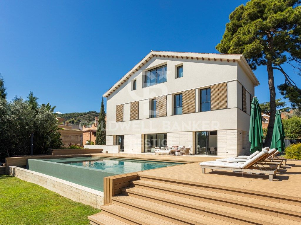 Exterior view of House or chalet for sale in  Barcelona Capital  with Furnished