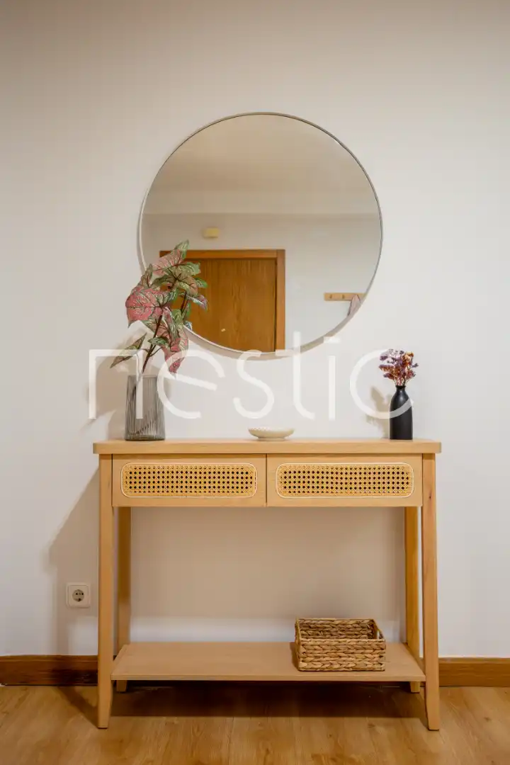 Dormitori de Apartament de lloguer en Madrid amb Aire condicionat, Calefacció i Moblat